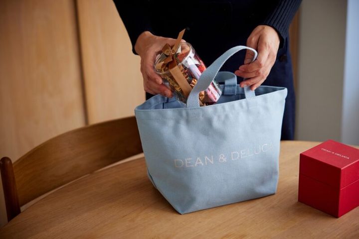 DEAN & DELUCAのチャリティトート レッドとブルーの2色