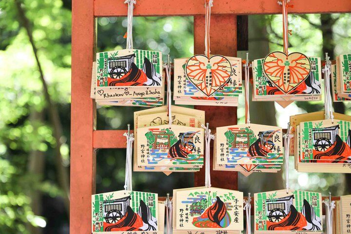 【京都・嵐山の紅葉さんぽ】源氏物語＆ご利益めぐりで秋の嵯峨野を満喫、話題の境内カフェも♪