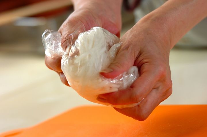 大根の梅干し和えの下準備1