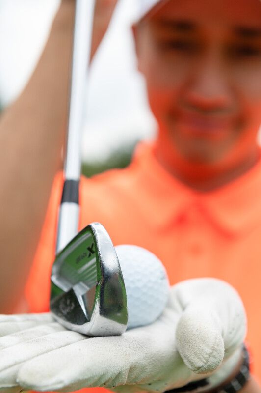 左足上がりは「傾斜なり」に立ってうつのはNG…!? 最新のライ別打ち方を解説