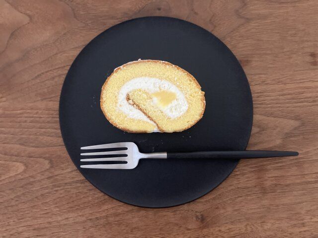 安食シェフ監修ロールケーキカット