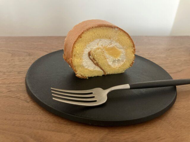 安食シェフ監修ロールケーキカット2