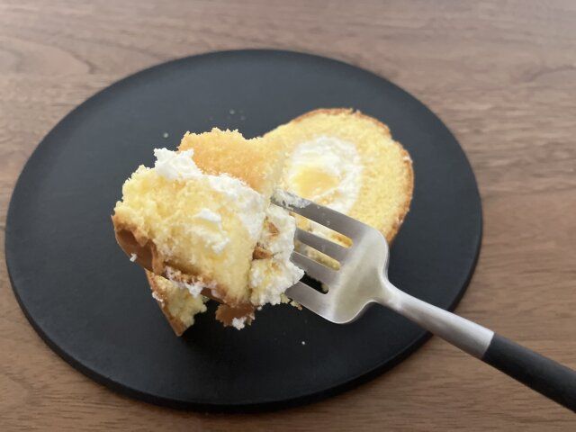 安食シェフ監修ロールケーキ一口