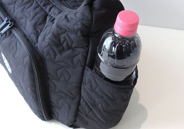 Kipling 整理上手な8ポケット 星柄キルティングバッグ サイドポケット