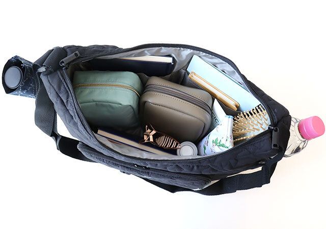 Kipling 整理上手な8ポケット 星柄キルティングバッグ 実用例