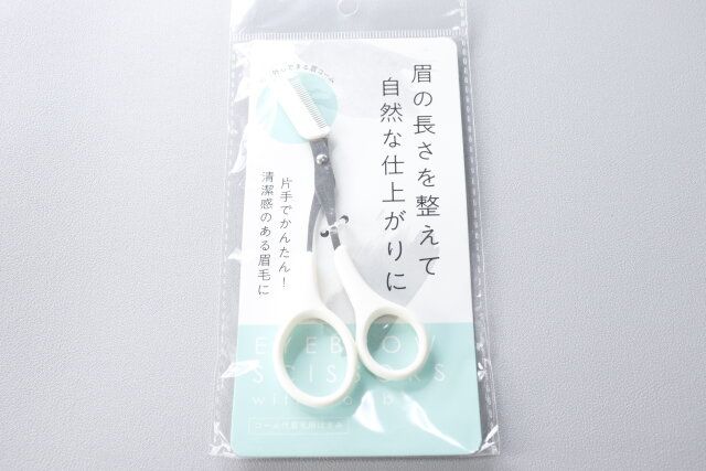 セリア コーム付眉毛用はさみ パッケージ