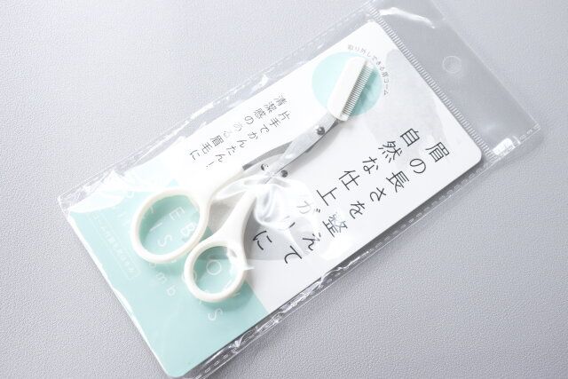 セリア コーム付眉毛用はさみ