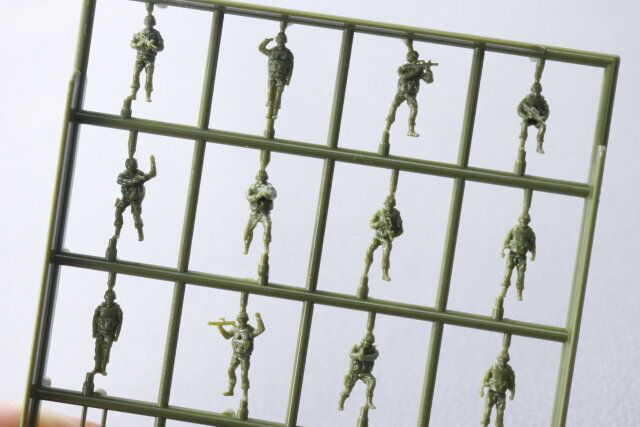  セリアのジオラマ軍人6