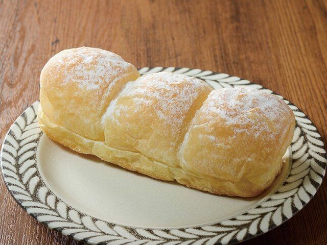 ローソンの贅沢な生ふわもちパン カスタードホイップ
