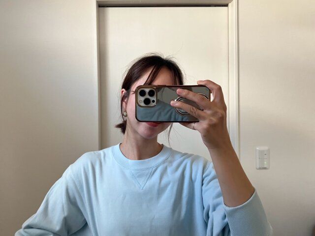 ユニクロスウェットシャツの着用バストアップ