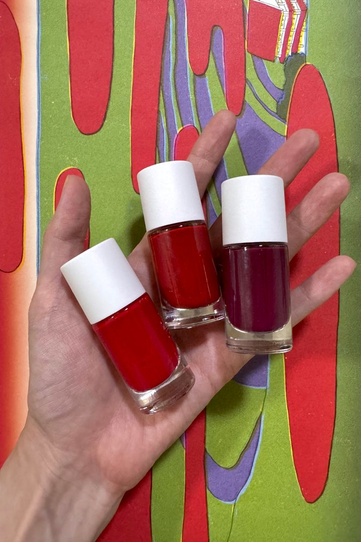 2024秋冬ネイルトレンド◇ ホリデーシーズンが楽しくなるおすすめネイルカラー【ささやかですてきなもの 大谷有紀 vol.210】