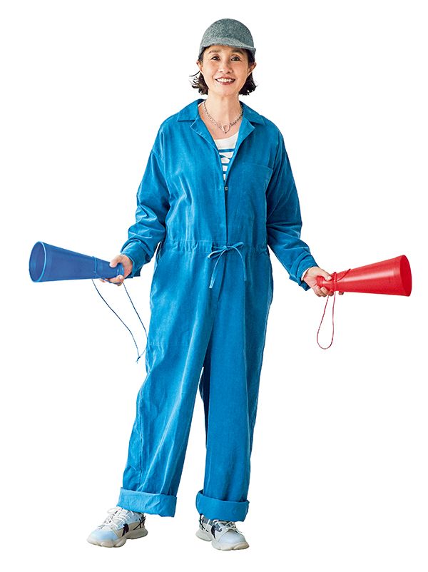 オールインワン¥29,700／ロワズィール、カットソー¥17,380／マスター＆コー（マッハ５５リミテッド）、ネックレス¥38,500／フォークバイエヌ（UTS PR）、キャップ¥8,690／ベネリ モンタコーネ（セムインターナショナル）