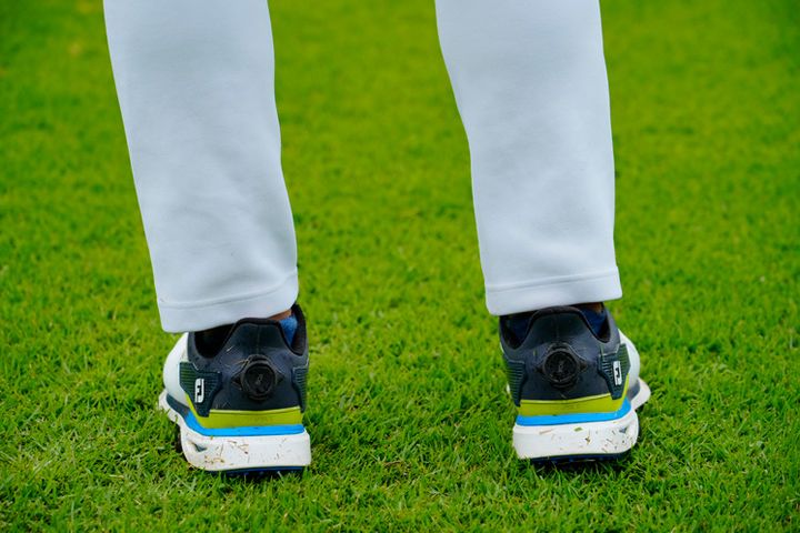 振り幅だけの“距離の打ち分け”は危険！ フットワークをプラスしてみよう