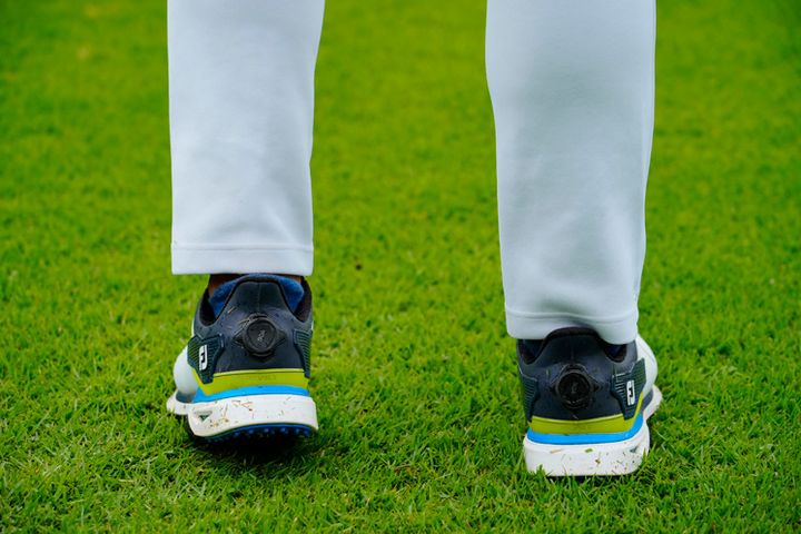 振り幅だけの“距離の打ち分け”は危険！ フットワークをプラスしてみよう