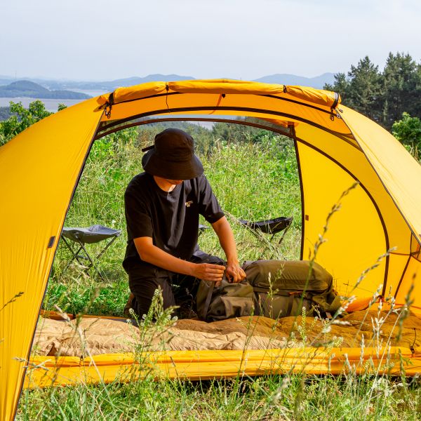 ソロキャンプでの正しいテント選びとは？コンパクト性もあり超軽量さが重要！