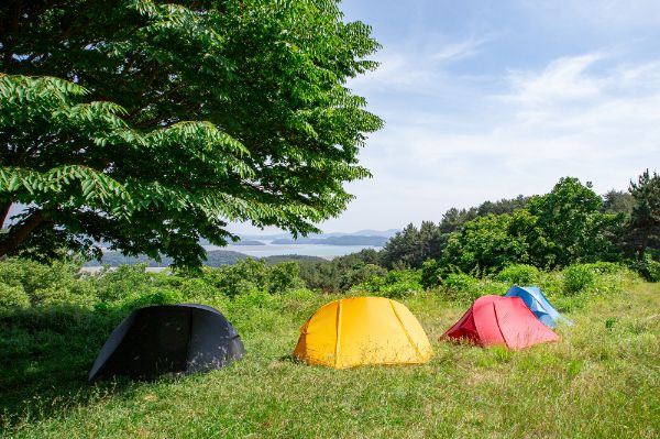 ソロキャンプでの正しいテント選びとは？コンパクト性もあり超軽量さが重要！