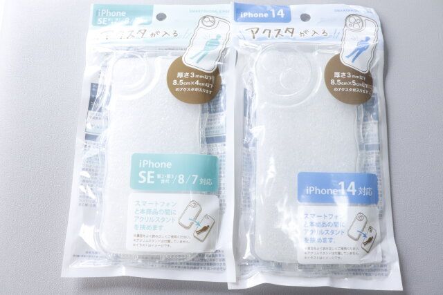 セリアのアクスタが入るスマートフォンケース1