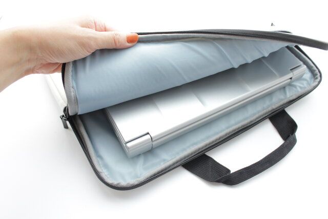 ダイソー ノートPCケース 使用例 クッション性