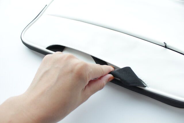 ダイソー ノートPCケース 持ち手 収納