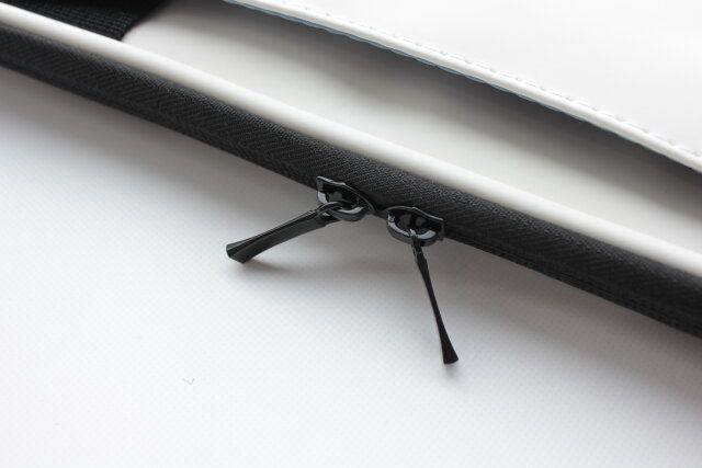 ダイソー ノートPCケース ダブルファスナー