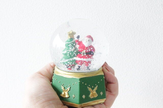 ダイソーの高見えするLEDスノードーム（クラシック）
