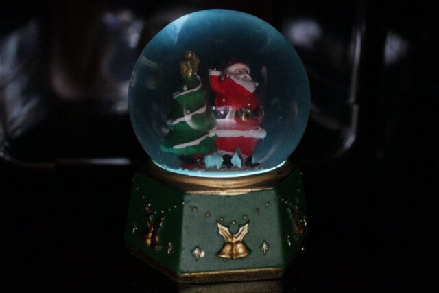 ダイソーの光るLEDスノードーム（クラシック）