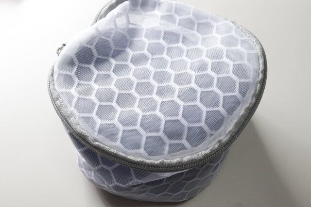 セリアの頑丈なWメッシュ ランドリーネット ハニカム