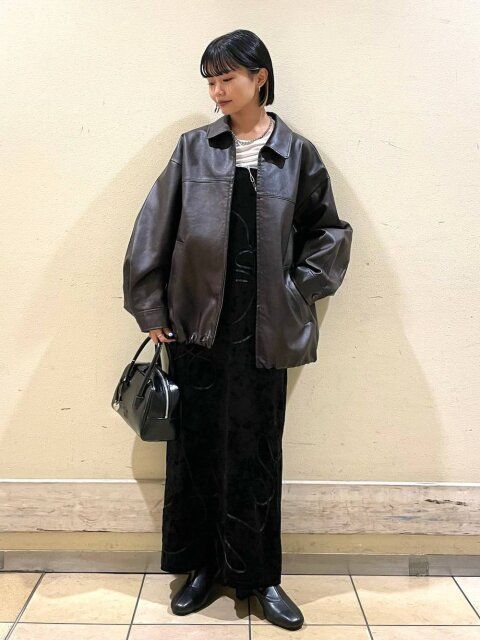 黒キャミワンピースのコーデ5