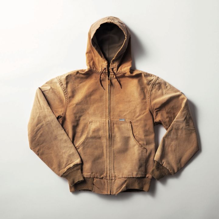 〈カーハート〉のコットンダックパーカ