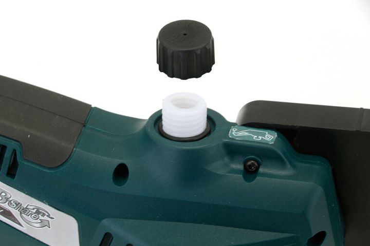 「コメリが凄すぎる」コスパ最強のチェーンソーとは？超軽量設計で薪作りも簡単！