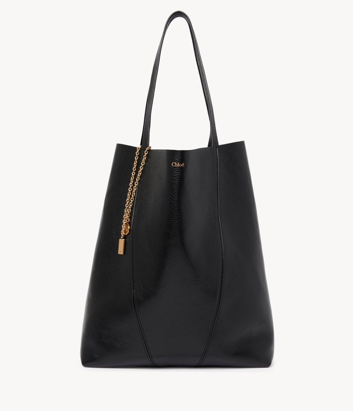 クロエ スピン（Chloé Spin）ラージ ￥275,000／CHLOÉ（クロエ カスタマーリレーションズ） Photo_ Coutrsey of Chloé