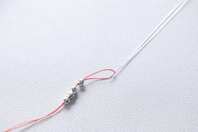 セリアのビーズ用針8