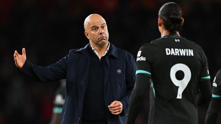 日本代表選手が所属する海外強豪チーム、監督がクソ発言！一体なにがあったのか