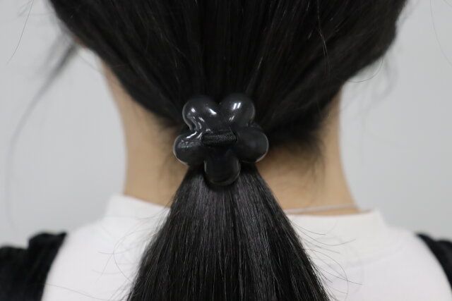ダイソーの大人可愛いヘアポニー（フラワータイプ）