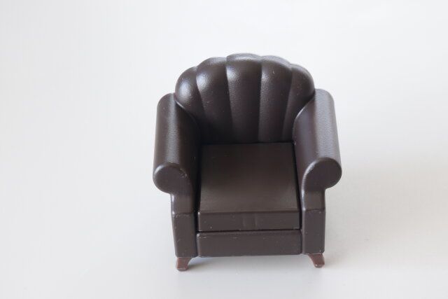ダイソーのミニチュア シェルソファ アンティーク調のパッケージ