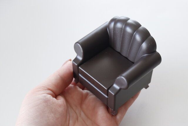 ダイソーのミニチュア シェルソファ アンティーク調のサイズ