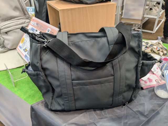 グレーの高撥水マルチシートインマザーズ 2WAY トートバッグ