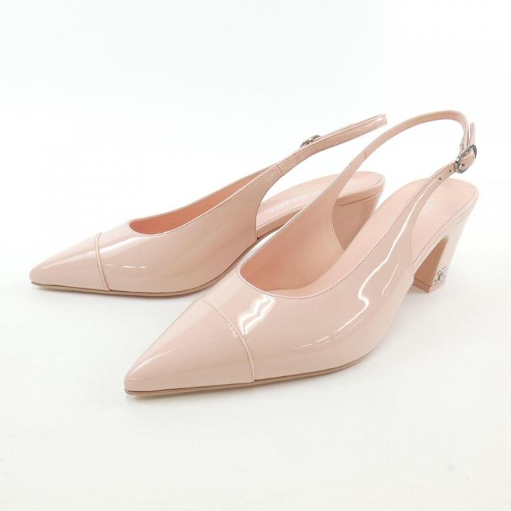 シャネルのパテントカーフスキンパンプス