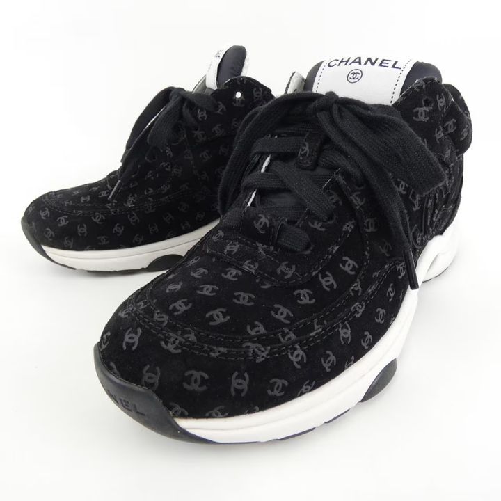 シャネルのスエードカーフスキンスニーカー