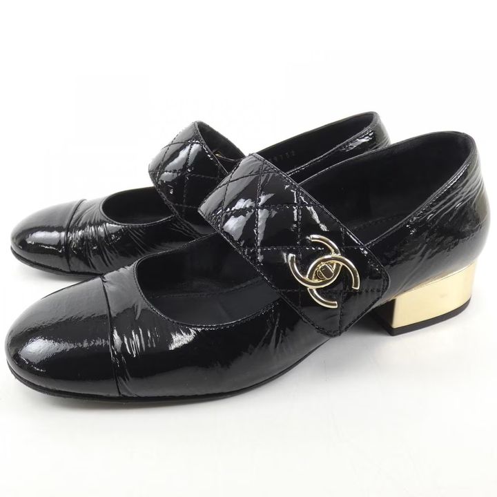 シャネルのパテントゴートスキンパンプス