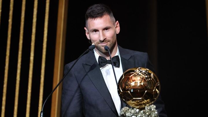 メッシらにバロンドールで投票した記者、投票権をはく奪される…そのワケは
