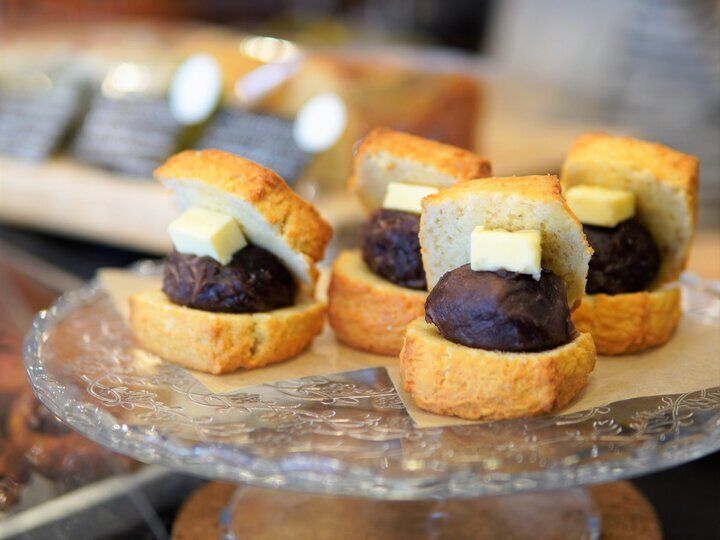 鎌倉の長谷エリアで紅葉さんぽ♪お地蔵様がほほえむ長谷寺と路地裏のカフェでくつろぐ秋の一日