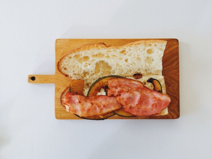ハロウィンに作りたい！かぼちゃとベーコンのバゲットサンド【パン好きなsumire.のバゲットサンドのレシピ vol.28 〜レシピで旅するヨーロッパ〜】
