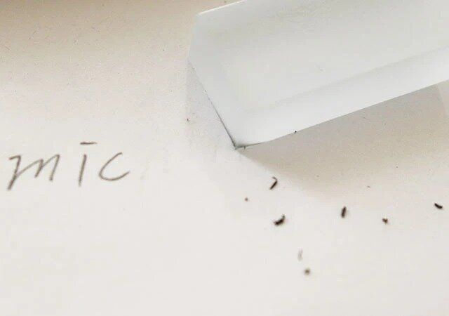 ダイソー SEED クリアレーダー（透明消しゴム） 文字を消す