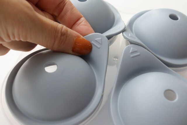 スタンダードプロダクツ シリコーンアイスボールメーカー6cm 蓋の着脱