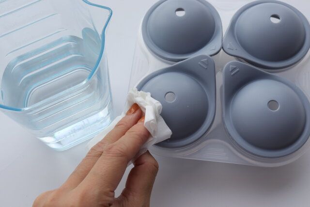 スタンダードプロダクツ シリコーンアイスボールメーカー6cm 拭き取りやすい