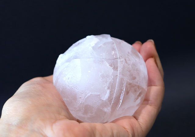 スタンダードプロダクツ シリコーンアイスボールメーカー6cm 完成形