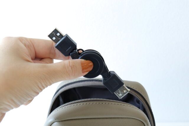 ダイソー 充電／通信USB延長リールケーブル コンパクト