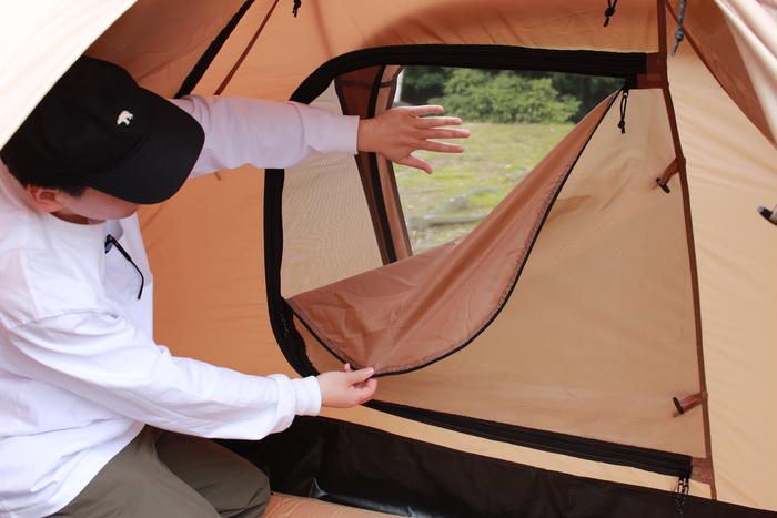 メッシュ素材の窓部分