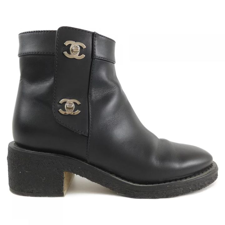 シャネルのターンロックブーツ